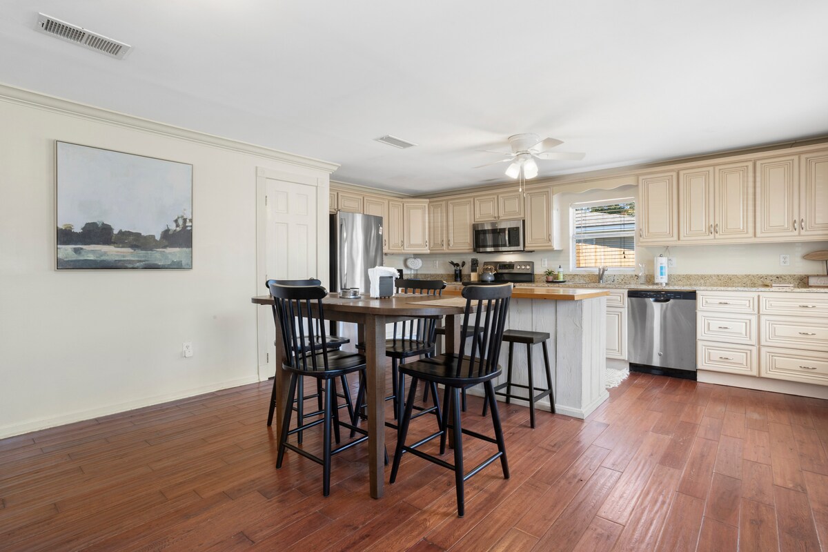 Open-concept dining and kitchen